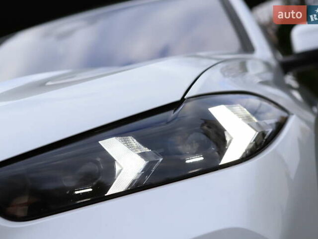 Білий БМВ Х5, об'ємом двигуна 3 л та пробігом 4 тис. км за 73899 $, фото 28 на Automoto.ua