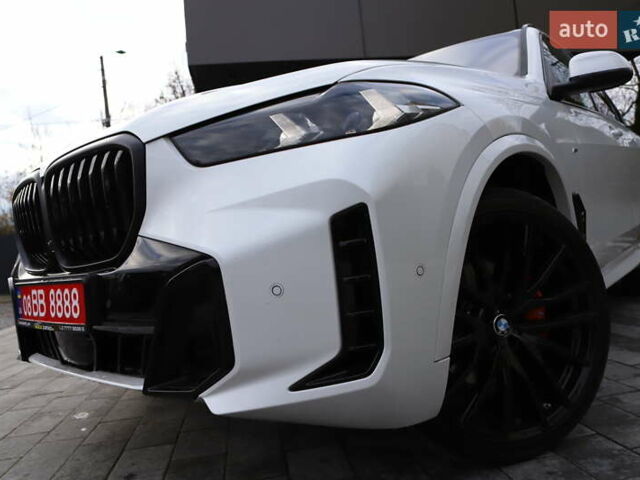 Білий БМВ Х5, об'ємом двигуна 3 л та пробігом 4 тис. км за 73899 $, фото 30 на Automoto.ua