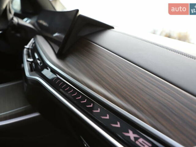 Білий БМВ Х5, об'ємом двигуна 3 л та пробігом 4 тис. км за 73899 $, фото 96 на Automoto.ua