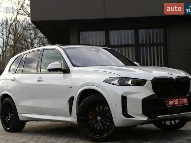 Білий БМВ Х5, об'ємом двигуна 3 л та пробігом 4 тис. км за 73899 $, фото 1 на Automoto.ua