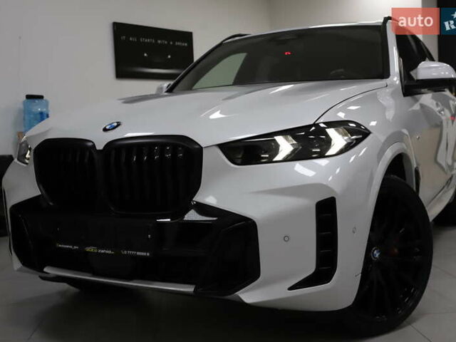 Белый БМВ Х5, объемом двигателя 3 л и пробегом 4 тыс. км за 78999 $, фото 4 на Automoto.ua