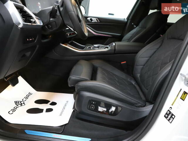 Белый БМВ Х5, объемом двигателя 3 л и пробегом 4 тыс. км за 78999 $, фото 90 на Automoto.ua