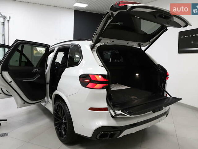 Белый БМВ Х5, объемом двигателя 3 л и пробегом 4 тыс. км за 78999 $, фото 131 на Automoto.ua