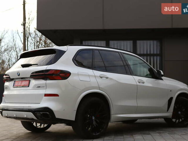 Білий БМВ Х5, об'ємом двигуна 3 л та пробігом 4 тис. км за 73899 $, фото 2 на Automoto.ua