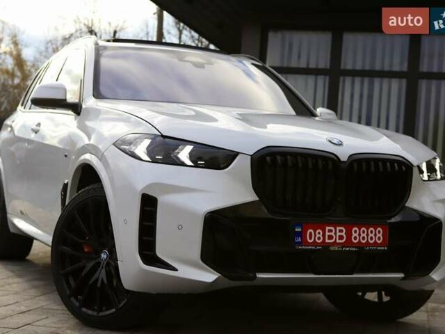 Білий БМВ Х5, об'ємом двигуна 3 л та пробігом 4 тис. км за 73899 $, фото 5 на Automoto.ua