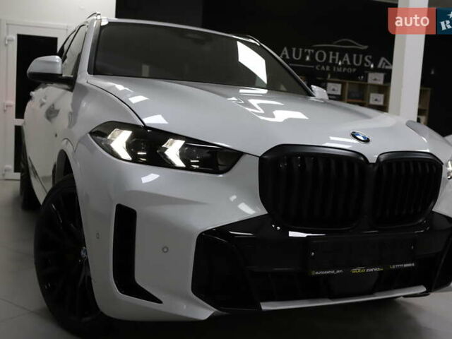 Белый БМВ Х5, объемом двигателя 3 л и пробегом 4 тыс. км за 78999 $, фото 5 на Automoto.ua