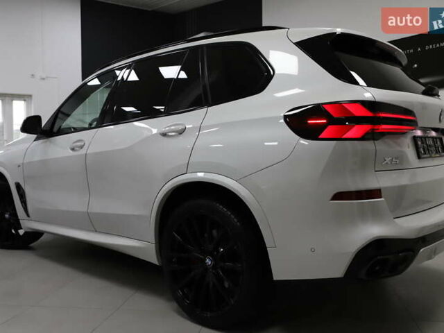 Белый БМВ Х5, объемом двигателя 3 л и пробегом 4 тыс. км за 78999 $, фото 2 на Automoto.ua