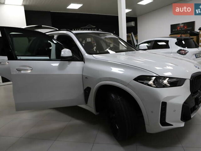 Белый БМВ Х5, объемом двигателя 3 л и пробегом 4 тыс. км за 78999 $, фото 129 на Automoto.ua