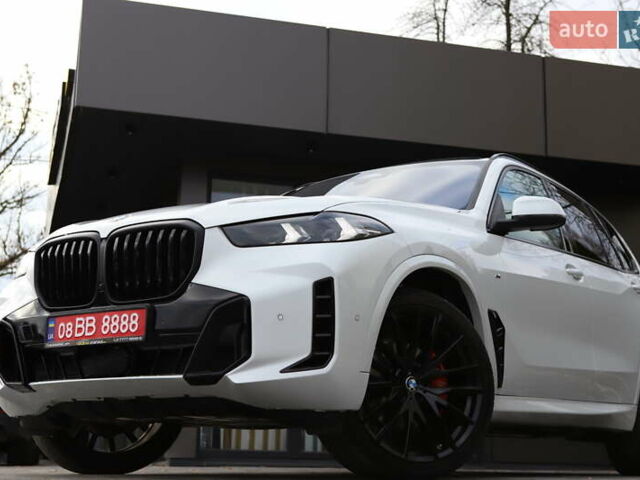 Білий БМВ Х5, об'ємом двигуна 3 л та пробігом 4 тис. км за 73899 $, фото 12 на Automoto.ua