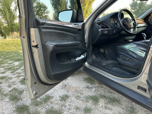 Бежевый БМВ Х5, объемом двигателя 3 л и пробегом 335 тыс. км за 12000 $, фото 13 на Automoto.ua