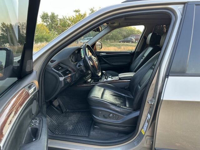 Бежевый БМВ Х5, объемом двигателя 3 л и пробегом 335 тыс. км за 12000 $, фото 5 на Automoto.ua