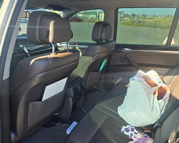 Бежевый БМВ Х5, объемом двигателя 3 л и пробегом 220 тыс. км за 16800 $, фото 13 на Automoto.ua