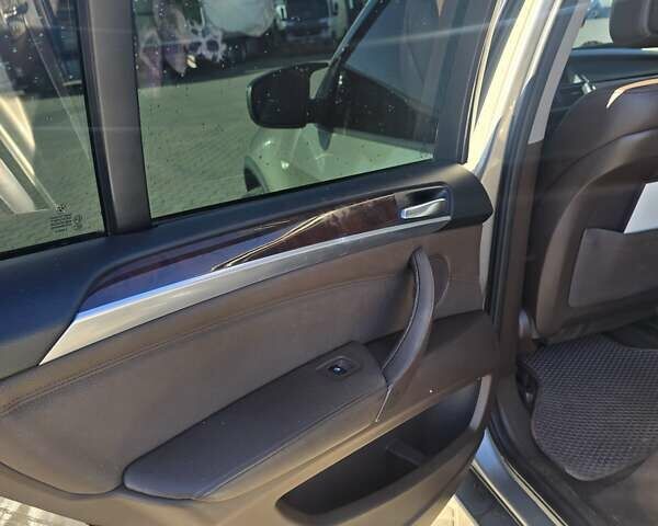 Бежевый БМВ Х5, объемом двигателя 3 л и пробегом 220 тыс. км за 16800 $, фото 12 на Automoto.ua