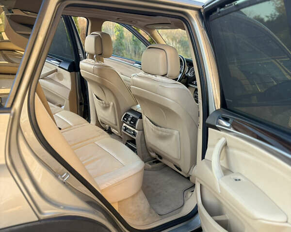 Бежевый БМВ Х5, объемом двигателя 2.98 л и пробегом 193 тыс. км за 13000 $, фото 9 на Automoto.ua