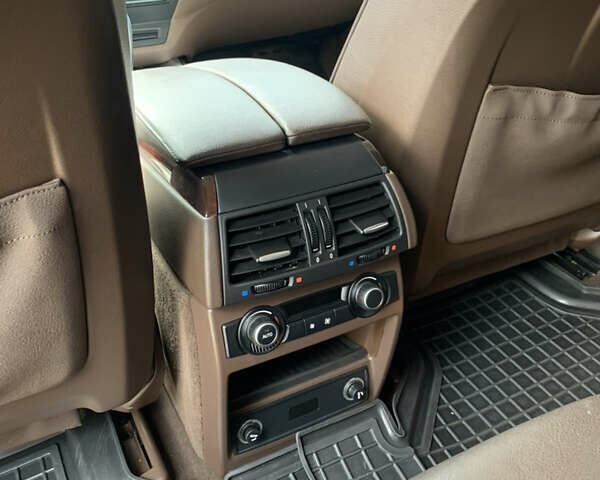 Бежевый БМВ Х5, объемом двигателя 2.98 л и пробегом 272 тыс. км за 13200 $, фото 17 на Automoto.ua