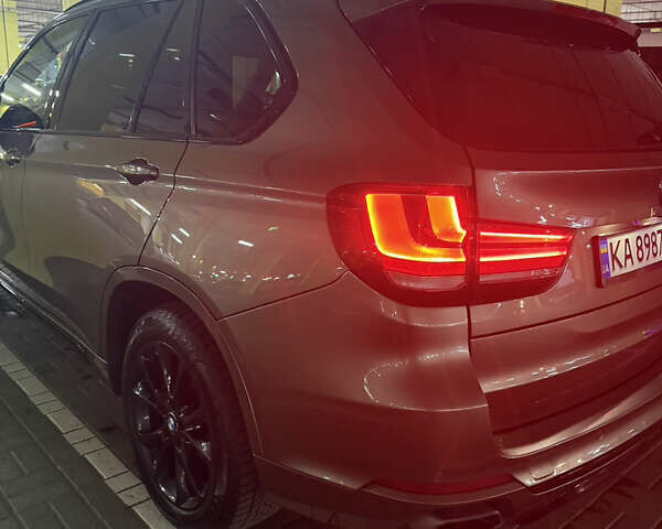 Бежевый БМВ Х5, объемом двигателя 4.39 л и пробегом 111 тыс. км за 29000 $, фото 6 на Automoto.ua