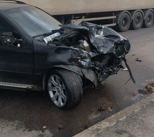 Черный БМВ Х5, объемом двигателя 4 л и пробегом 300 тыс. км за 4500 $, фото 5 на Automoto.ua