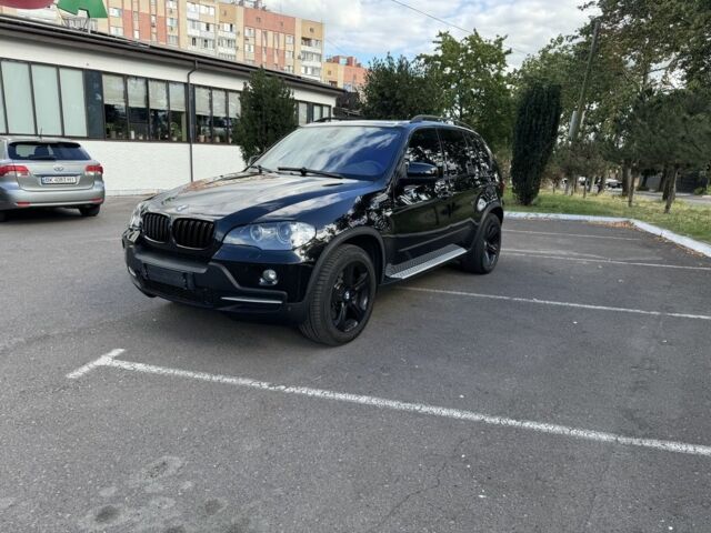 Черный БМВ Х5, объемом двигателя 3.5 л и пробегом 300 тыс. км за 17500 $, фото 1 на Automoto.ua