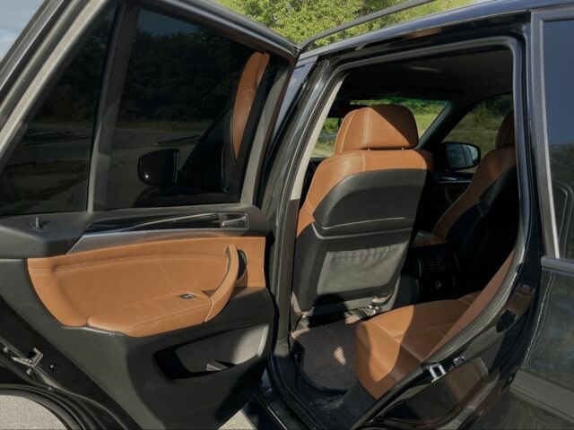 Черный БМВ Х5, объемом двигателя 3 л и пробегом 393 тыс. км за 16000 $, фото 16 на Automoto.ua