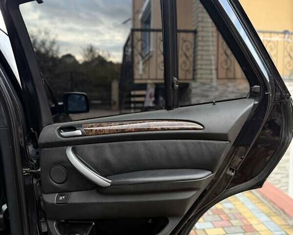 Черный БМВ Х5, объемом двигателя 4.4 л и пробегом 330 тыс. км за 6900 $, фото 18 на Automoto.ua