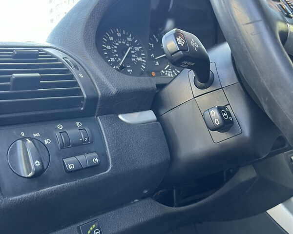 Черный БМВ Х5, объемом двигателя 4.4 л и пробегом 420 тыс. км за 6900 $, фото 15 на Automoto.ua