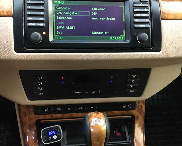 Черный БМВ Х5, объемом двигателя 4.4 л и пробегом 323 тыс. км за 7250 $, фото 16 на Automoto.ua