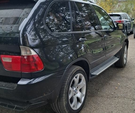 Черный БМВ Х5, объемом двигателя 3 л и пробегом 323 тыс. км за 9800 $, фото 1 на Automoto.ua