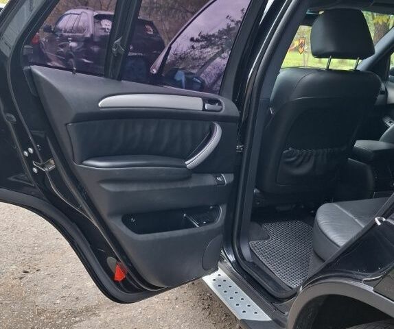 Черный БМВ Х5, объемом двигателя 3 л и пробегом 323 тыс. км за 9800 $, фото 4 на Automoto.ua