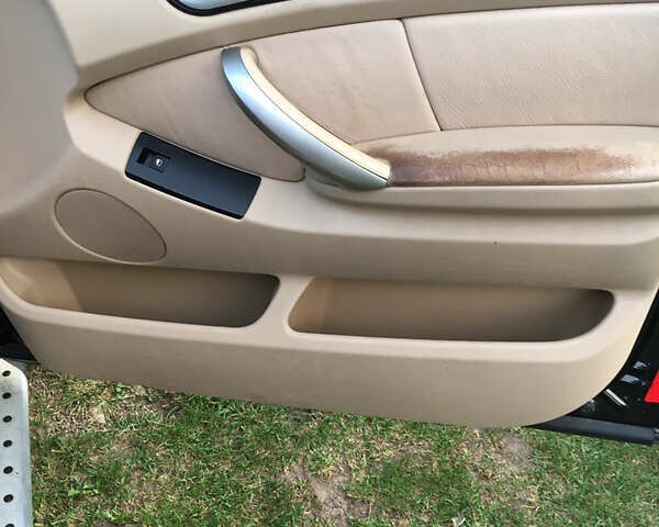 Черный БМВ Х5, объемом двигателя 4.4 л и пробегом 323 тыс. км за 7250 $, фото 21 на Automoto.ua