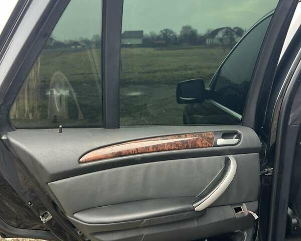 Черный БМВ Х5, объемом двигателя 4.4 л и пробегом 350 тыс. км за 6700 $, фото 11 на Automoto.ua