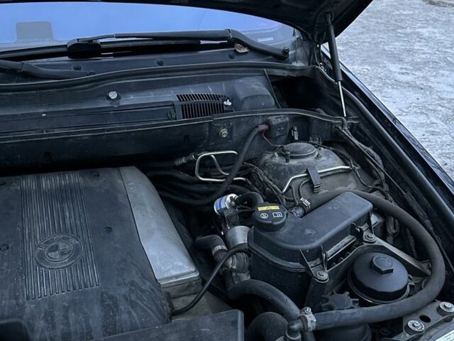 Чорний БМВ Х5, об'ємом двигуна 0.46 л та пробігом 360 тис. км за 10000 $, фото 5 на Automoto.ua