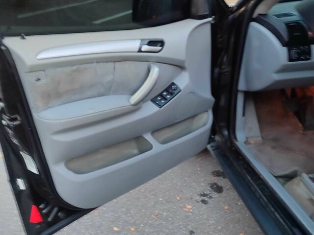 Черный БМВ Х5, объемом двигателя 3 л и пробегом 310 тыс. км за 4800 $, фото 1 на Automoto.ua