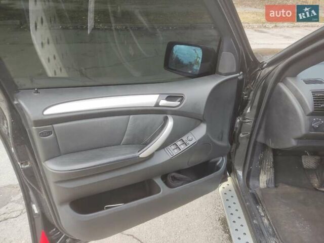 Черный БМВ Х5, объемом двигателя 4.4 л и пробегом 233 тыс. км за 9500 $, фото 3 на Automoto.ua