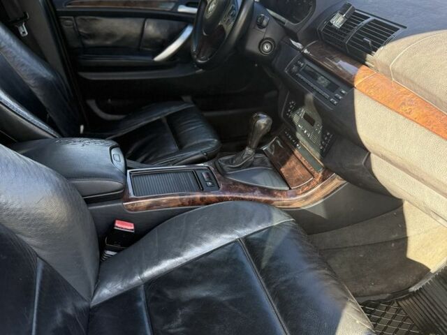 Черный БМВ Х5, объемом двигателя 0 л и пробегом 300 тыс. км за 3500 $, фото 5 на Automoto.ua