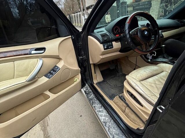 Черный БМВ Х5, объемом двигателя 3 л и пробегом 400 тыс. км за 5300 $, фото 7 на Automoto.ua