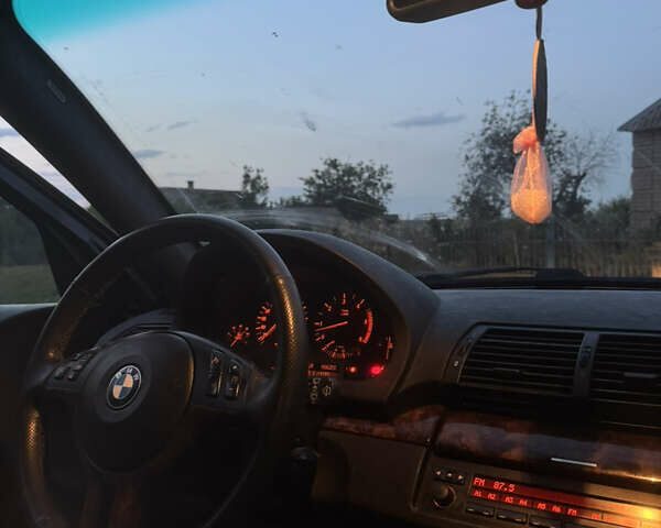 Чорний БМВ Х5, об'ємом двигуна 3 л та пробігом 333 тис. км за 6000 $, фото 4 на Automoto.ua