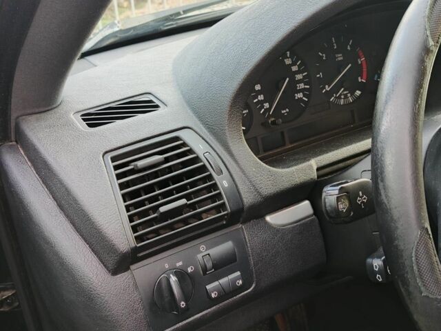 Черный БМВ Х5, объемом двигателя 3 л и пробегом 330 тыс. км за 6000 $, фото 9 на Automoto.ua