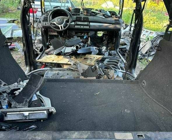 Чорний БМВ Х5, об'ємом двигуна 3 л та пробігом 312 тис. км за 3200 $, фото 1 на Automoto.ua