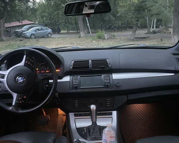 Черный БМВ Х5, объемом двигателя 3 л и пробегом 300 тыс. км за 4100 $, фото 2 на Automoto.ua