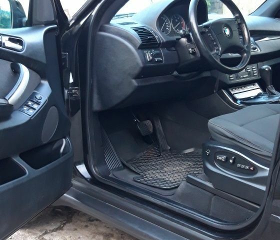 Черный БМВ Х5, объемом двигателя 3 л и пробегом 300 тыс. км за 4800 $, фото 8 на Automoto.ua