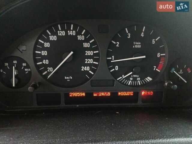 Чорний БМВ Х5, об'ємом двигуна 3 л та пробігом 298 тис. км за 10500 $, фото 1 на Automoto.ua