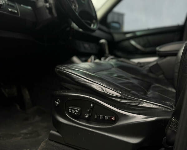 Черный БМВ Х5, объемом двигателя 4.4 л и пробегом 450 тыс. км за 7200 $, фото 16 на Automoto.ua