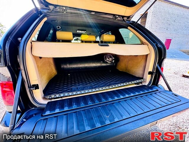 Чорний БМВ Х5, об'ємом двигуна 4.4 л та пробігом 300 тис. км за 8600 $, фото 4 на Automoto.ua