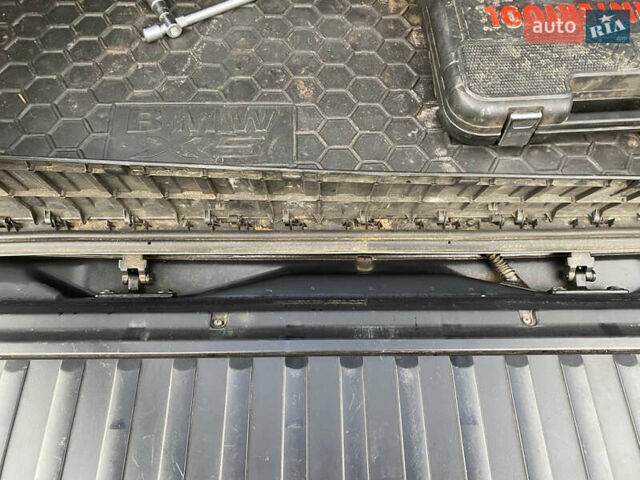 Черный БМВ Х5, объемом двигателя 2.99 л и пробегом 244 тыс. км за 12000 $, фото 11 на Automoto.ua
