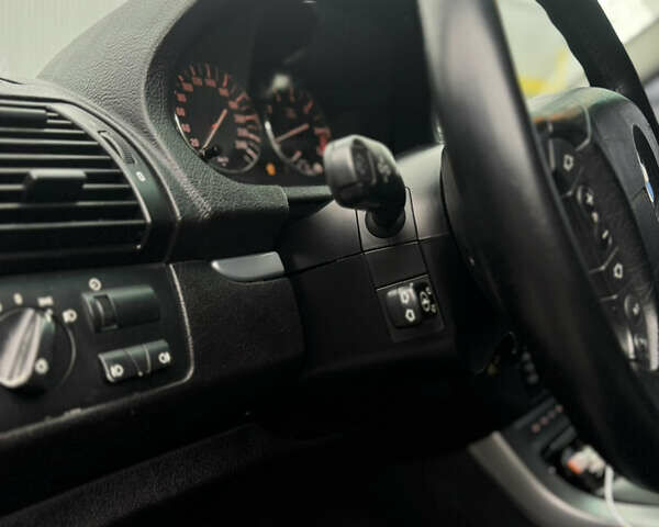 Черный БМВ Х5, объемом двигателя 4.4 л и пробегом 450 тыс. км за 7200 $, фото 15 на Automoto.ua