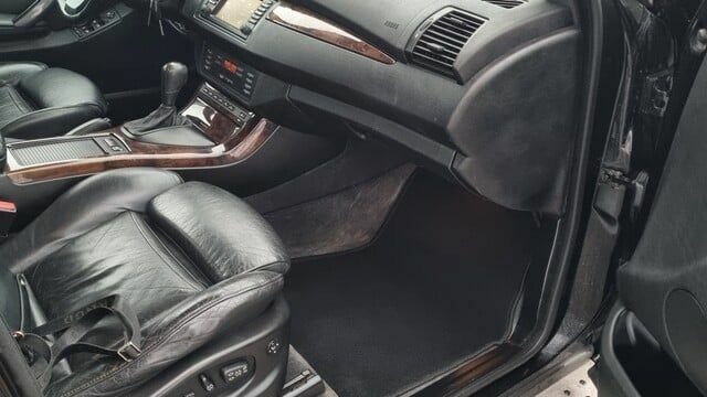 Чорний БМВ Х5, об'ємом двигуна 3 л та пробігом 270 тис. км за 3200 $, фото 6 на Automoto.ua