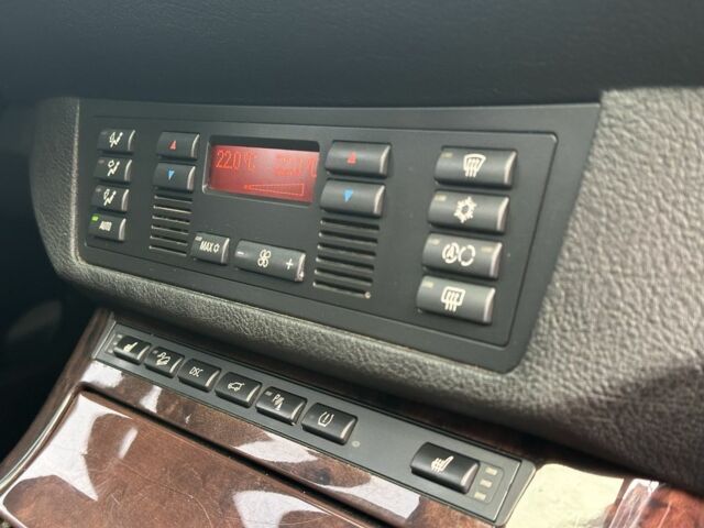 Черный БМВ Х5, объемом двигателя 4.4 л и пробегом 265 тыс. км за 11500 $, фото 19 на Automoto.ua