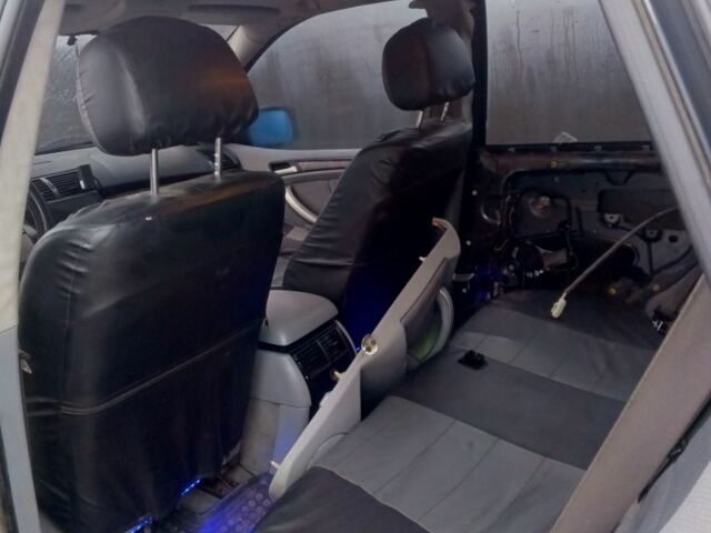 Черный БМВ Х5, объемом двигателя 3 л и пробегом 279 тыс. км за 3000 $, фото 4 на Automoto.ua