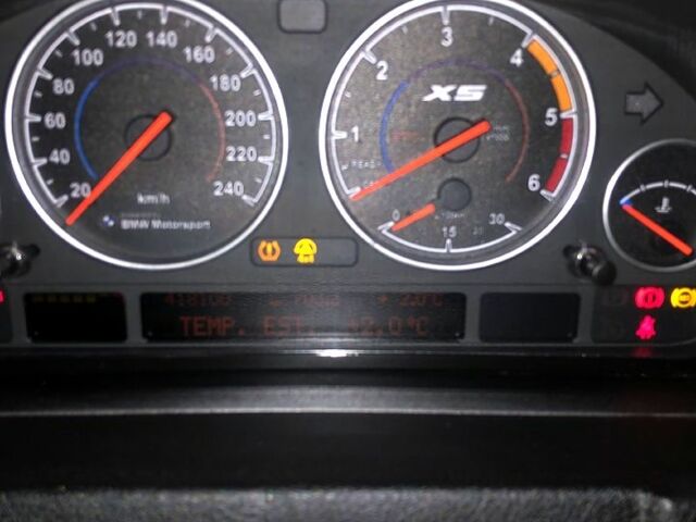 Черный БМВ Х5, объемом двигателя 3 л и пробегом 448 тыс. км за 10500 $, фото 2 на Automoto.ua