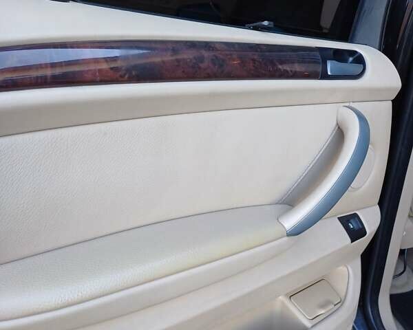 Черный БМВ Х5, объемом двигателя 3 л и пробегом 280 тыс. км за 14700 $, фото 62 на Automoto.ua